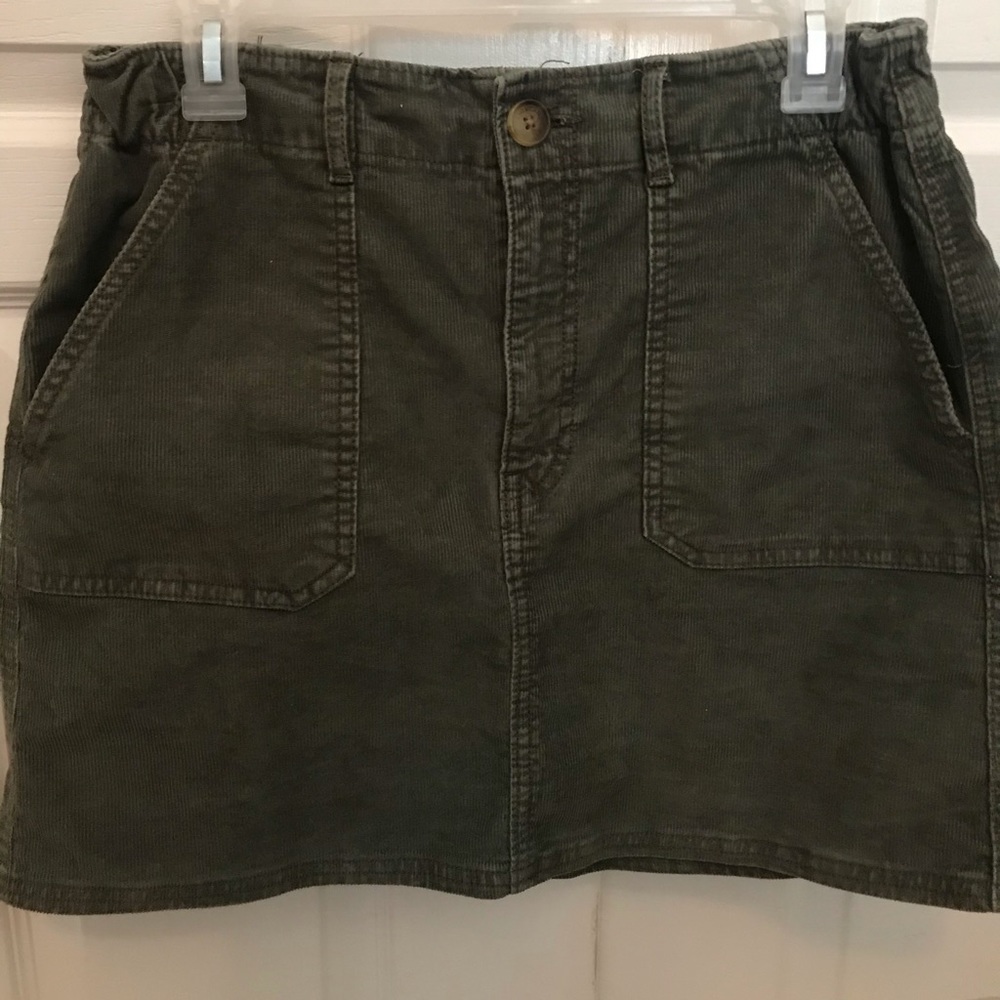 Olive skirt- SIZE 8 LONG